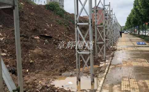 簡易圍擋需要進行定期維護嗎？