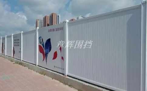 簡(jiǎn)易圍擋的安裝是否需要考慮周?chē)ㄖ锏母叨群惋L(fēng)險(xiǎn)等級(jí)? 簡(jiǎn)易圍擋的安裝是否需要考慮周?chē)ㄖ锏母叨群惋L(fēng)險(xiǎn)等級(jí)?