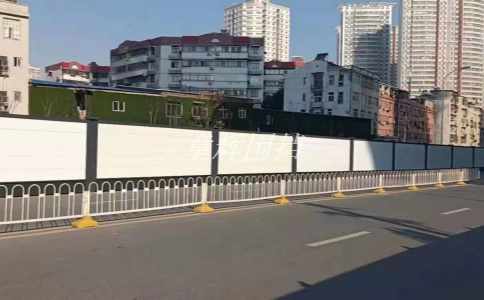 簡易圍擋在城市公共廁所改造中的顏色應該如何設計？（城市公共廁所中簡易圍擋的色彩與圖案方案）