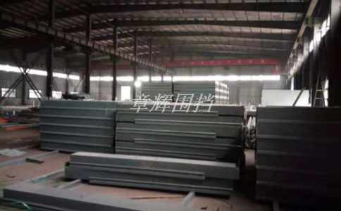 簡易圍擋的高度是多少？